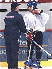 Stranger in skates intrudes on Habs' practice